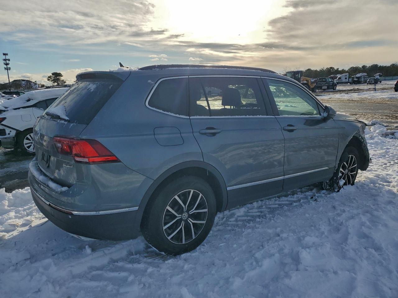 2021 Volkswagen Tiguan Se - Фото 3