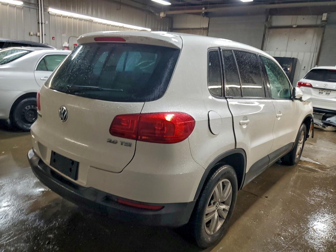 2013 Volkswagen Tiguan S - Фото 3