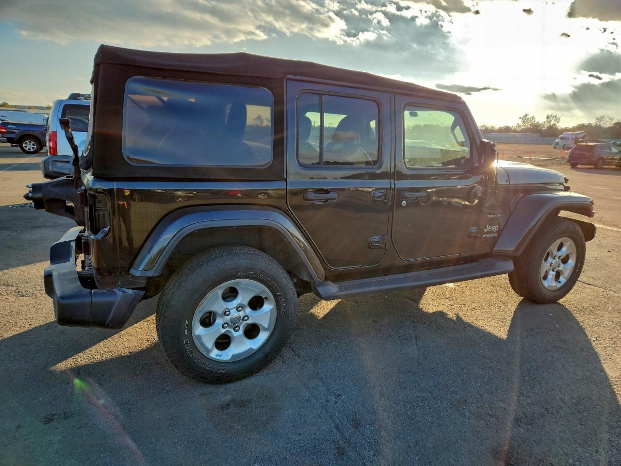 2018 Jeep Wrangler Unlimited Sahara - Image 3