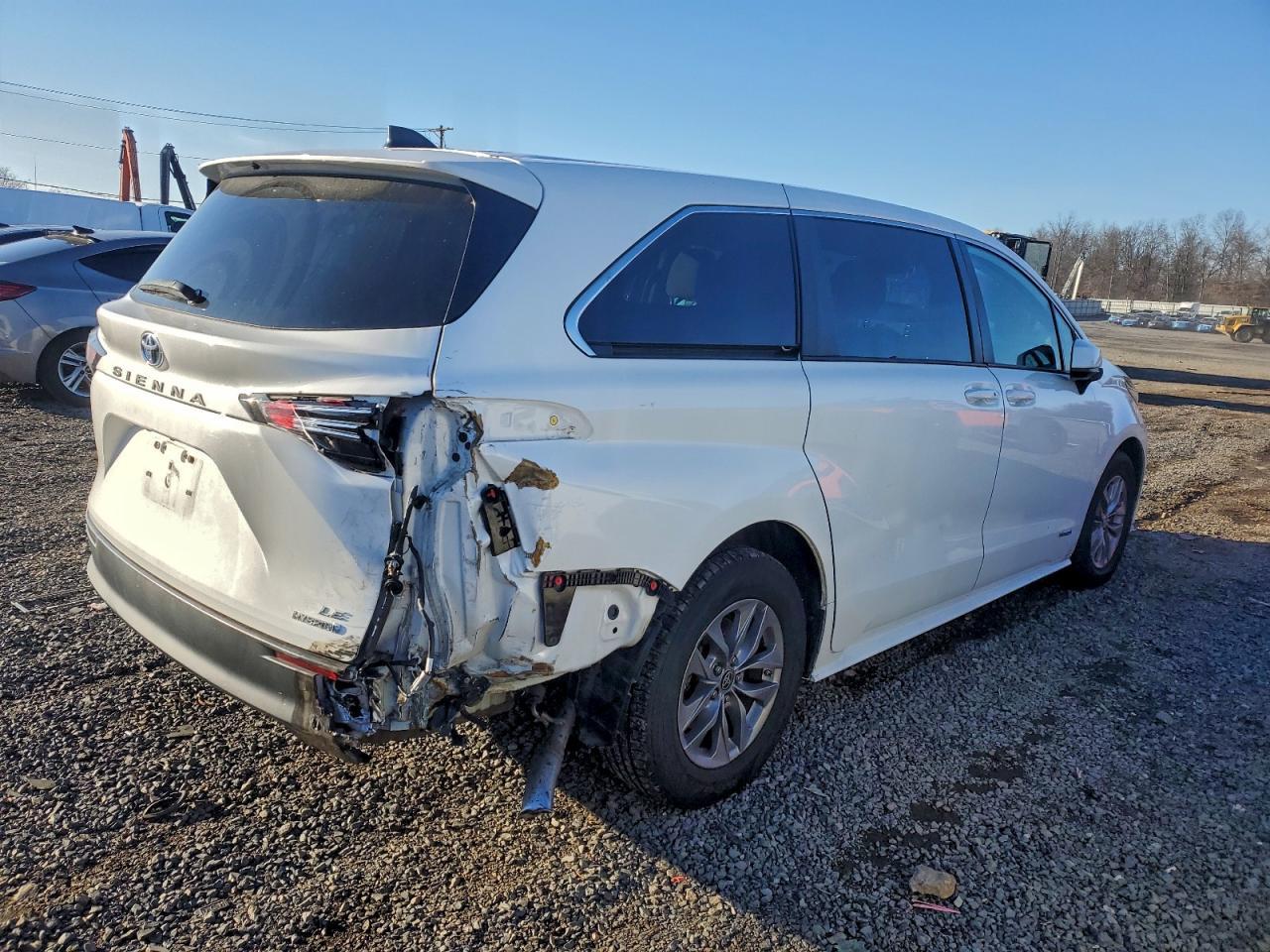 2021 Toyota Sienna Le - Фото 3