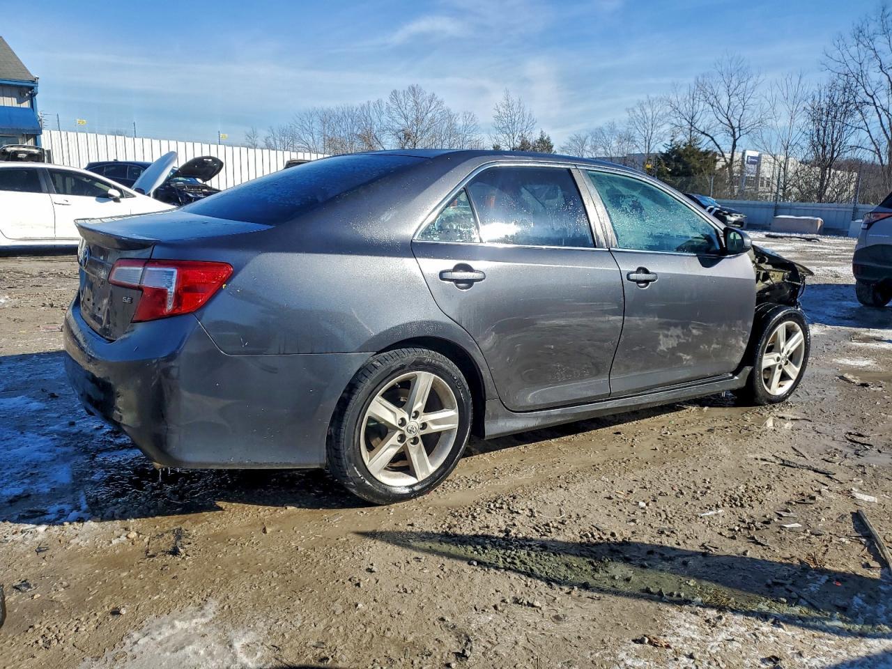 2014 Toyota Camry L - Фото 3