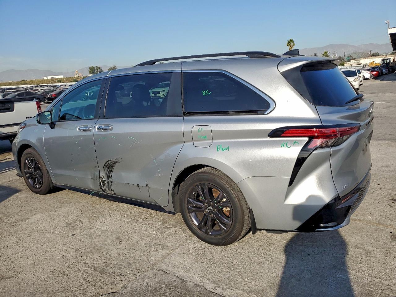2024 Toyota Sienna Xse - Image 2