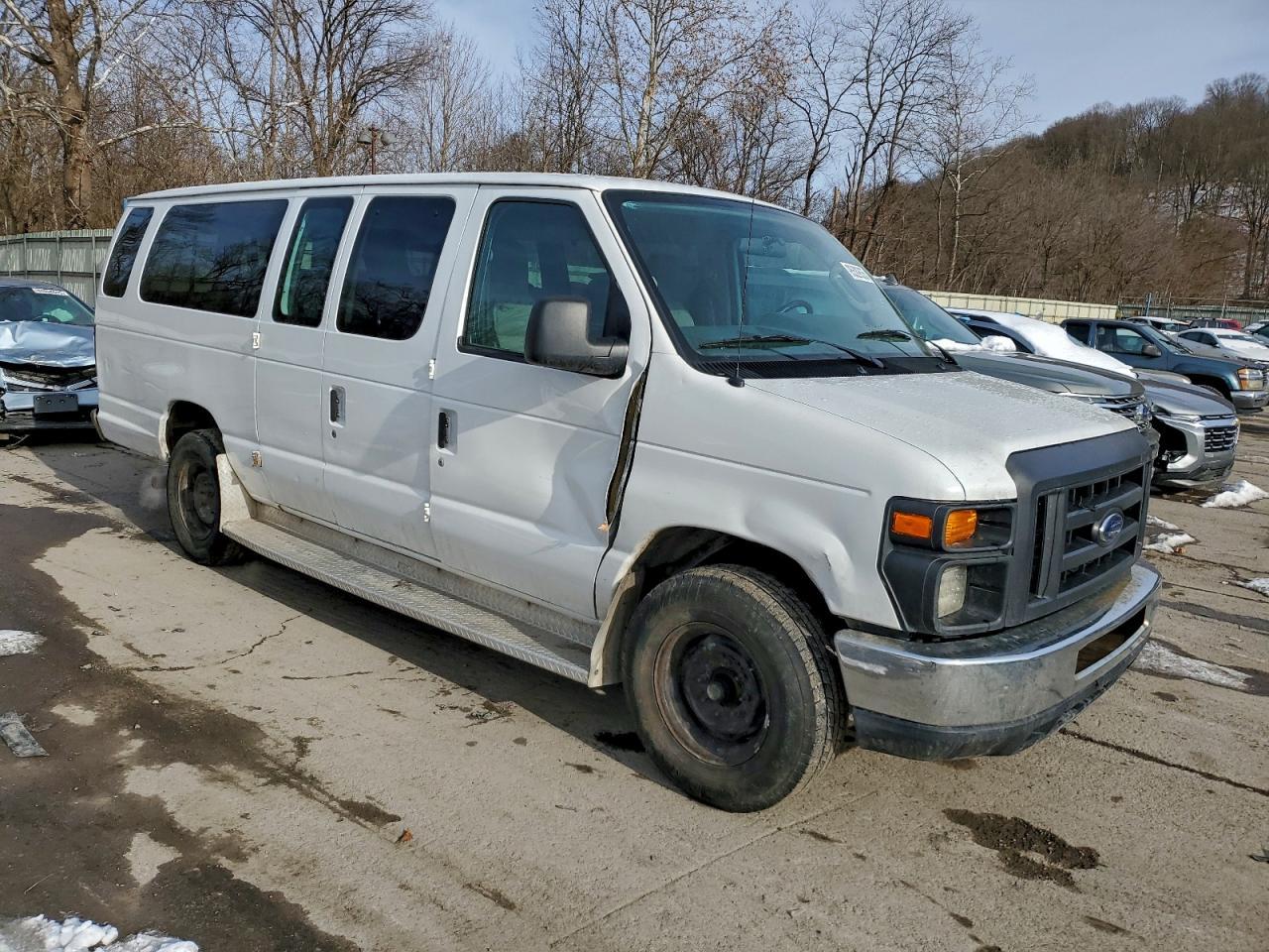 2011 Ford Econoline E350 Super Duty Wagon - Фото 4