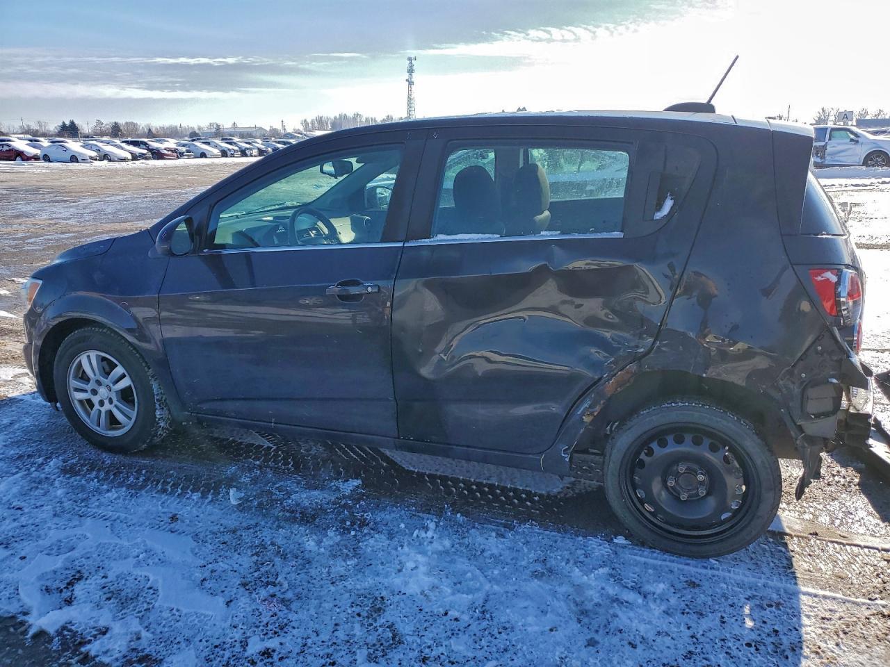 2015 Chevrolet Sonic Lt - Image 2