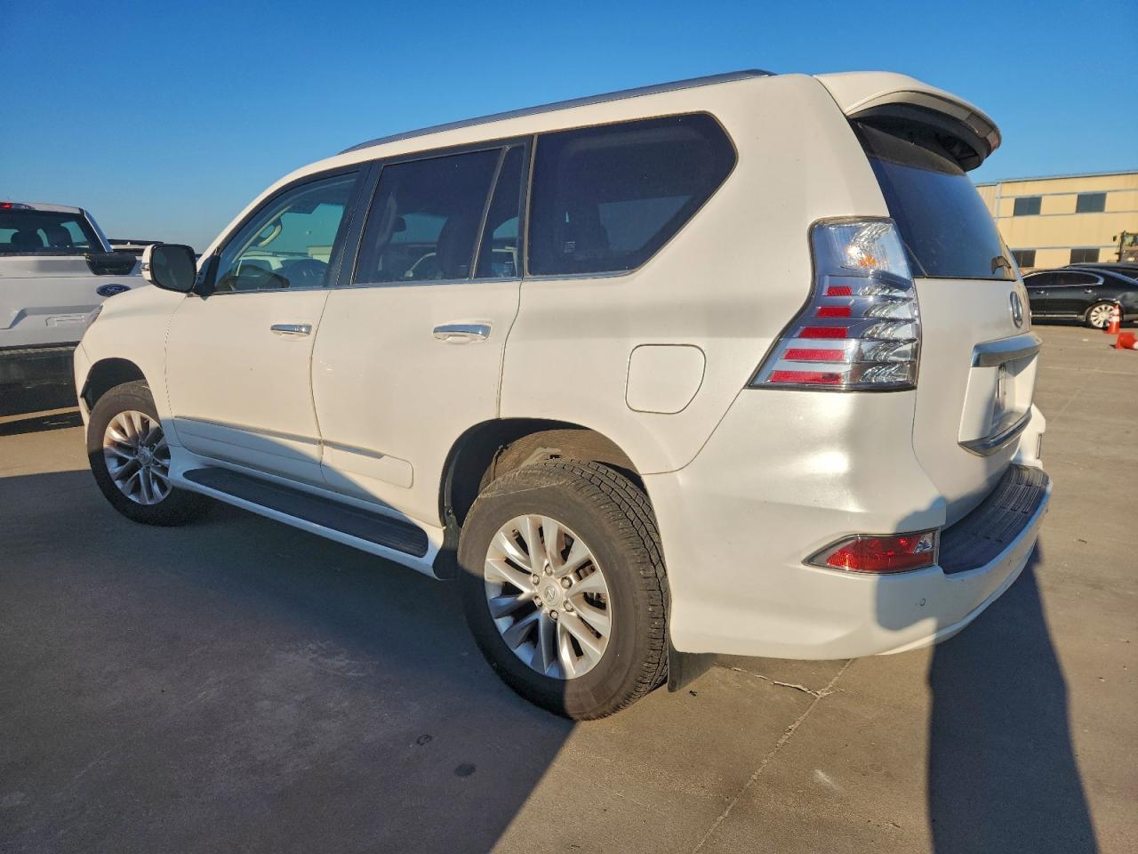 2017 Lexus Gx 460 - Image 2