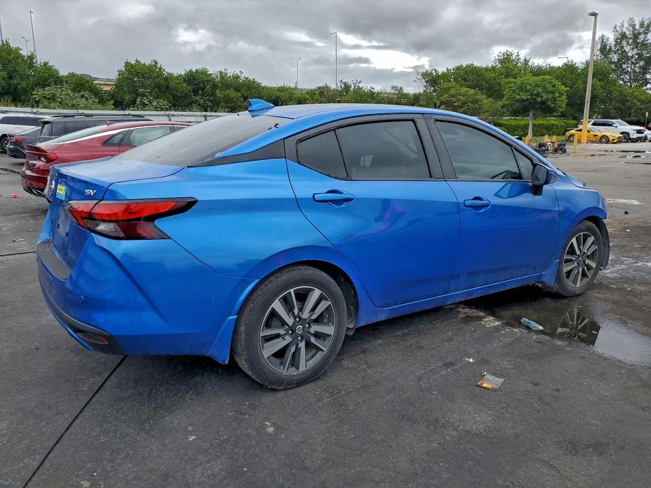 2020 Nissan Versa Sv - Image 3