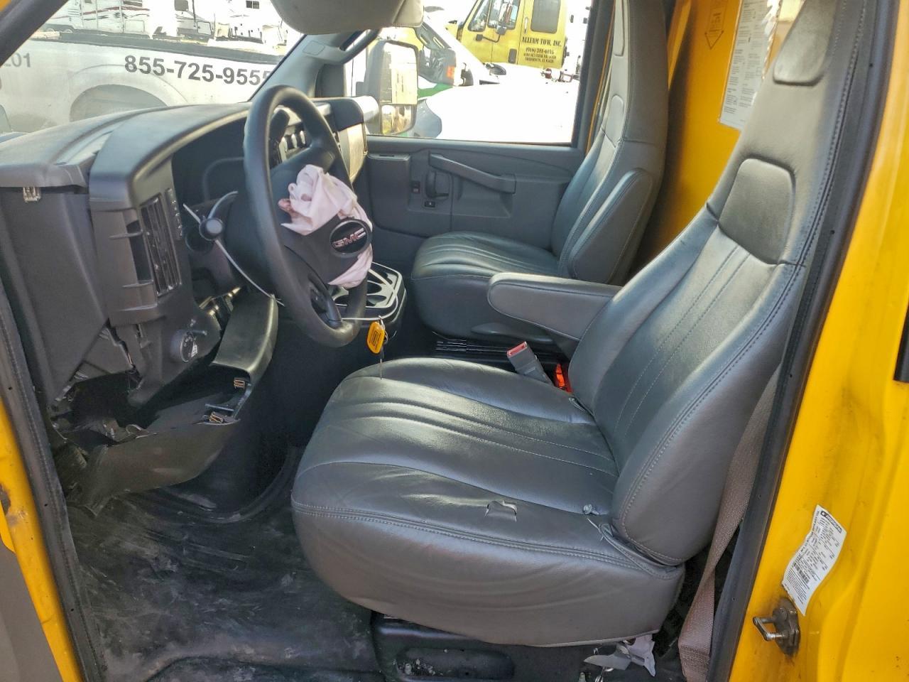 2022 GMC Savana Box Truck - Фото 7