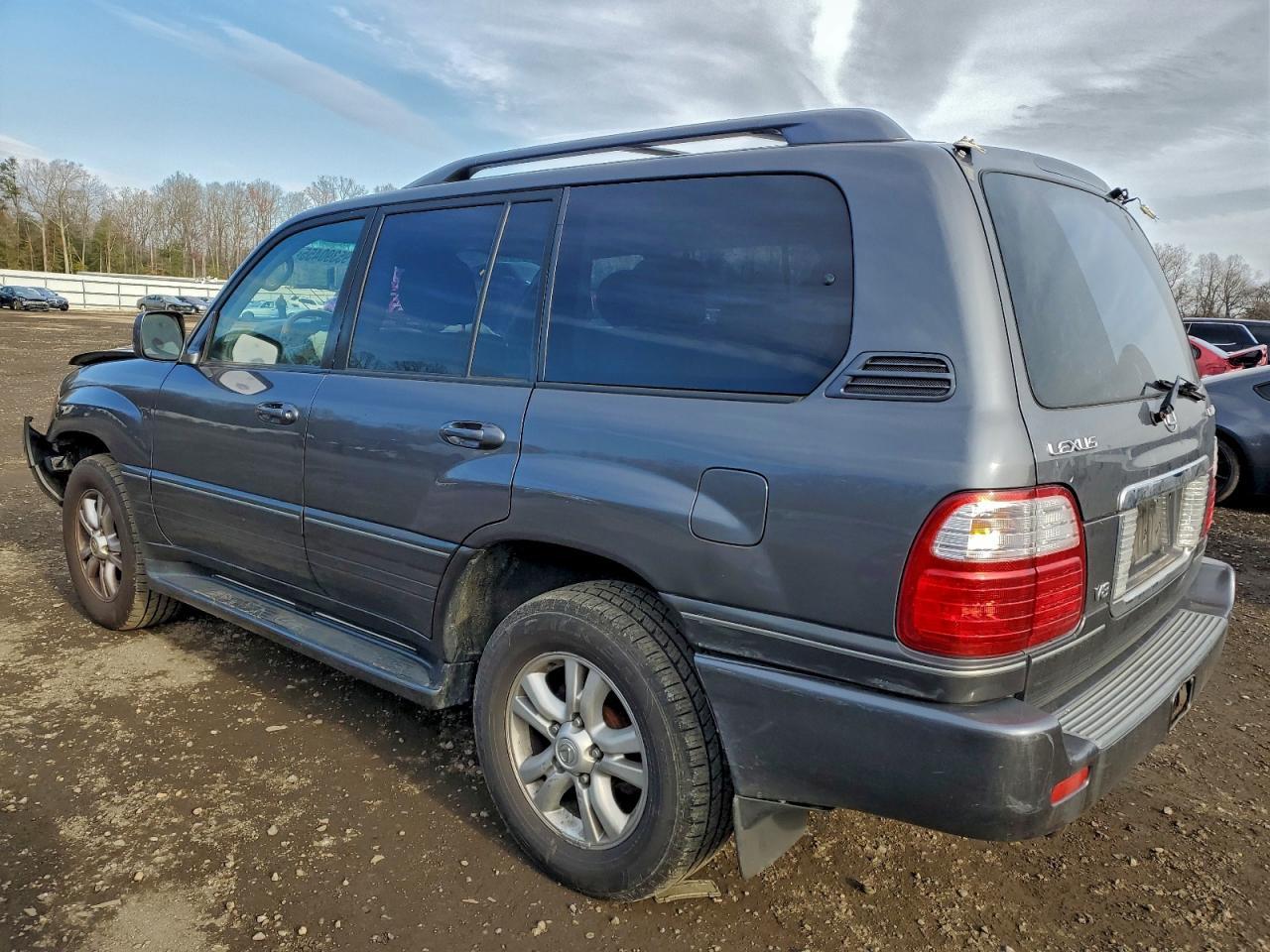 2004 Lexus Lx 470 - Image 2