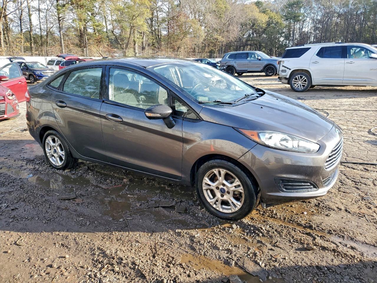 2015 Ford Fiesta Se - Фото 4