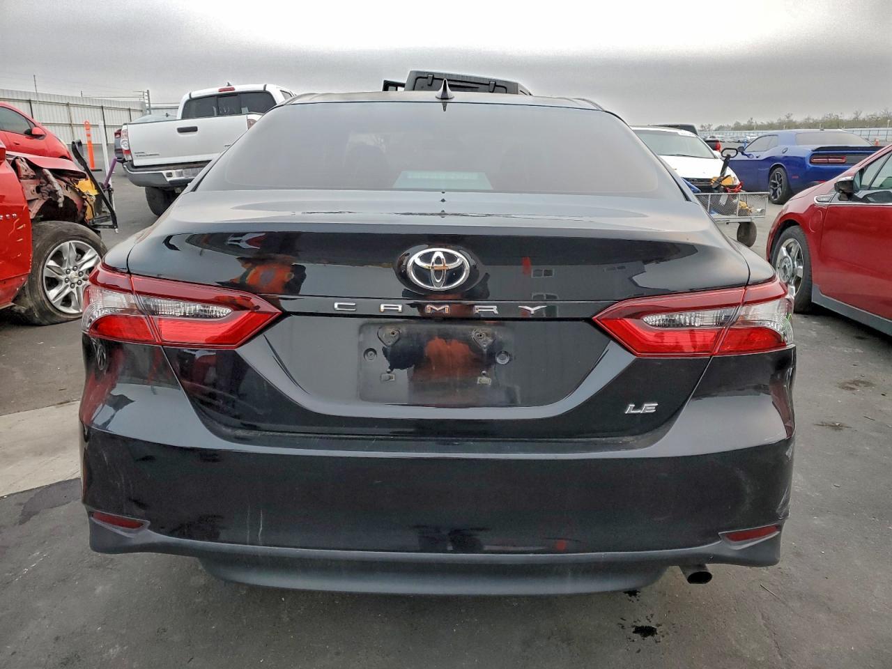 2021 Toyota Camry Le - Фото 6