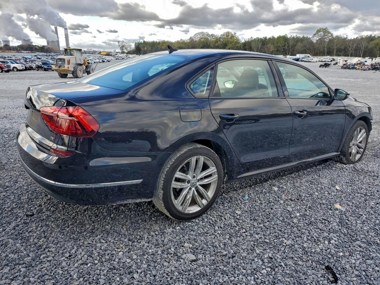 2019 Volkswagen Passat - Image 3