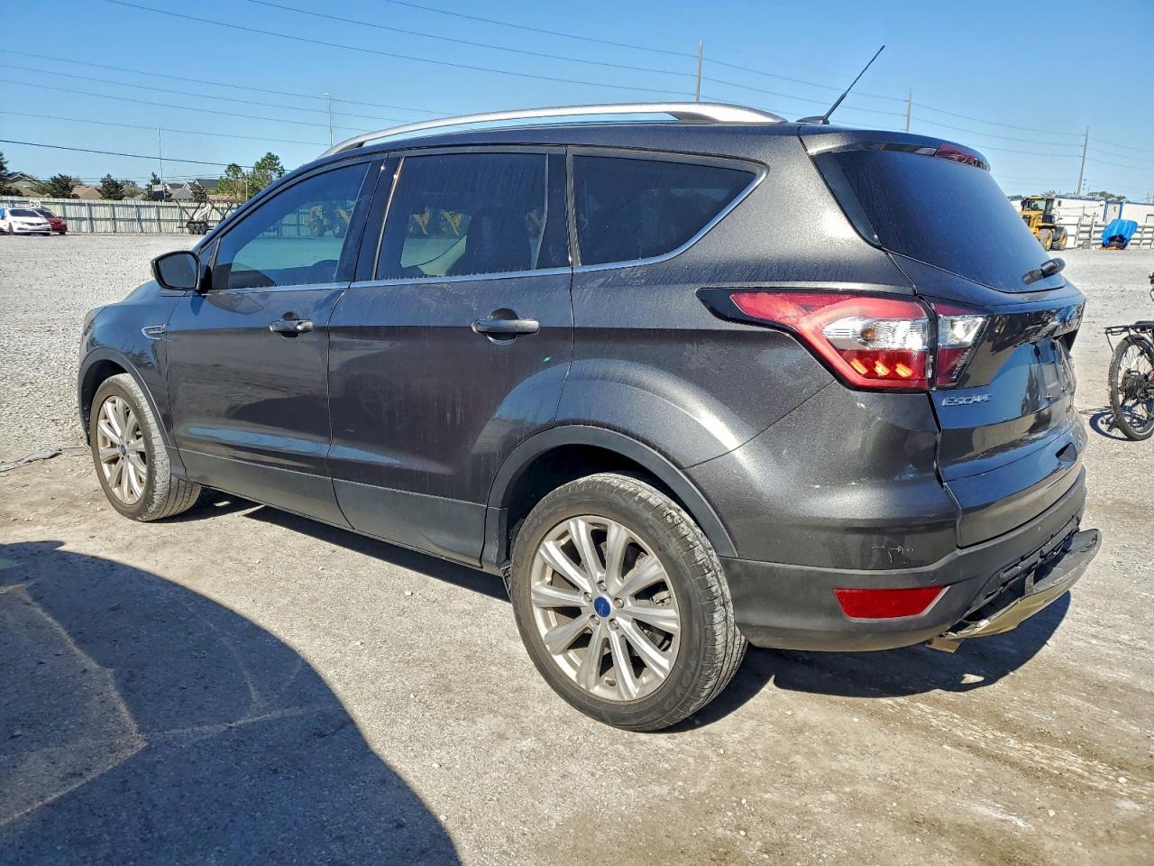 2017 Ford Escape Titanium - Фото 2
