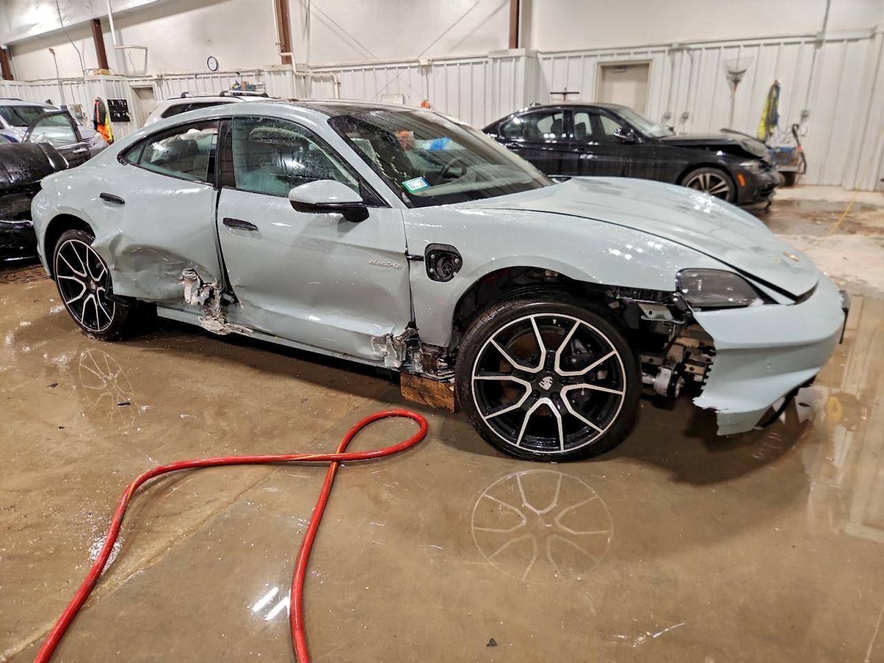 2025 Porsche Taycan Base - Фото 4