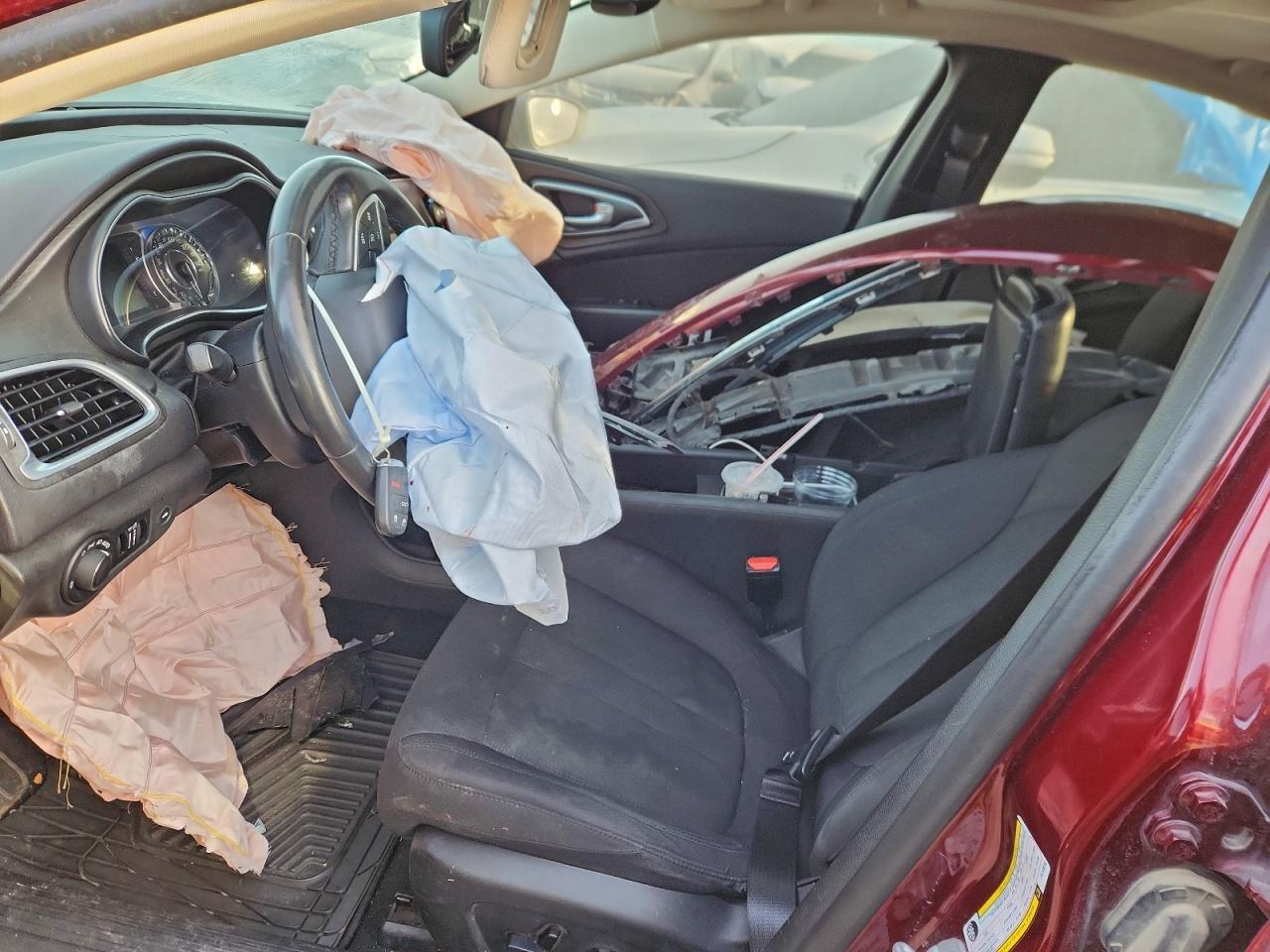 2015 Chrysler 200 Limited - Фото 7