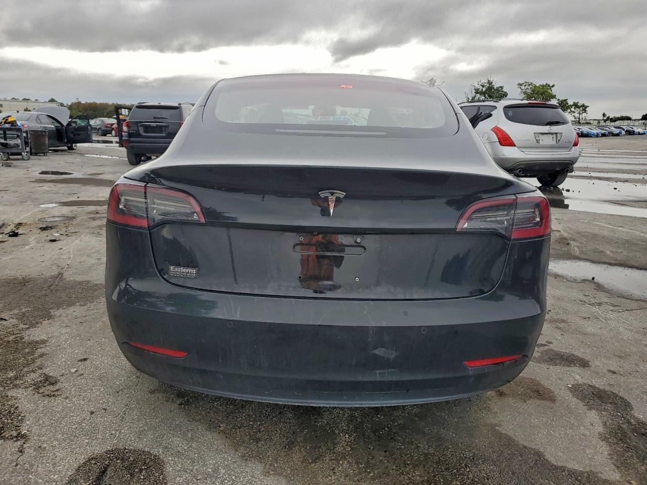 2018 Tesla Model 3 - Фото 6