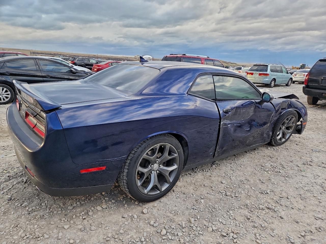 2015 Dodge Challenger Sxt Plus - Image 3