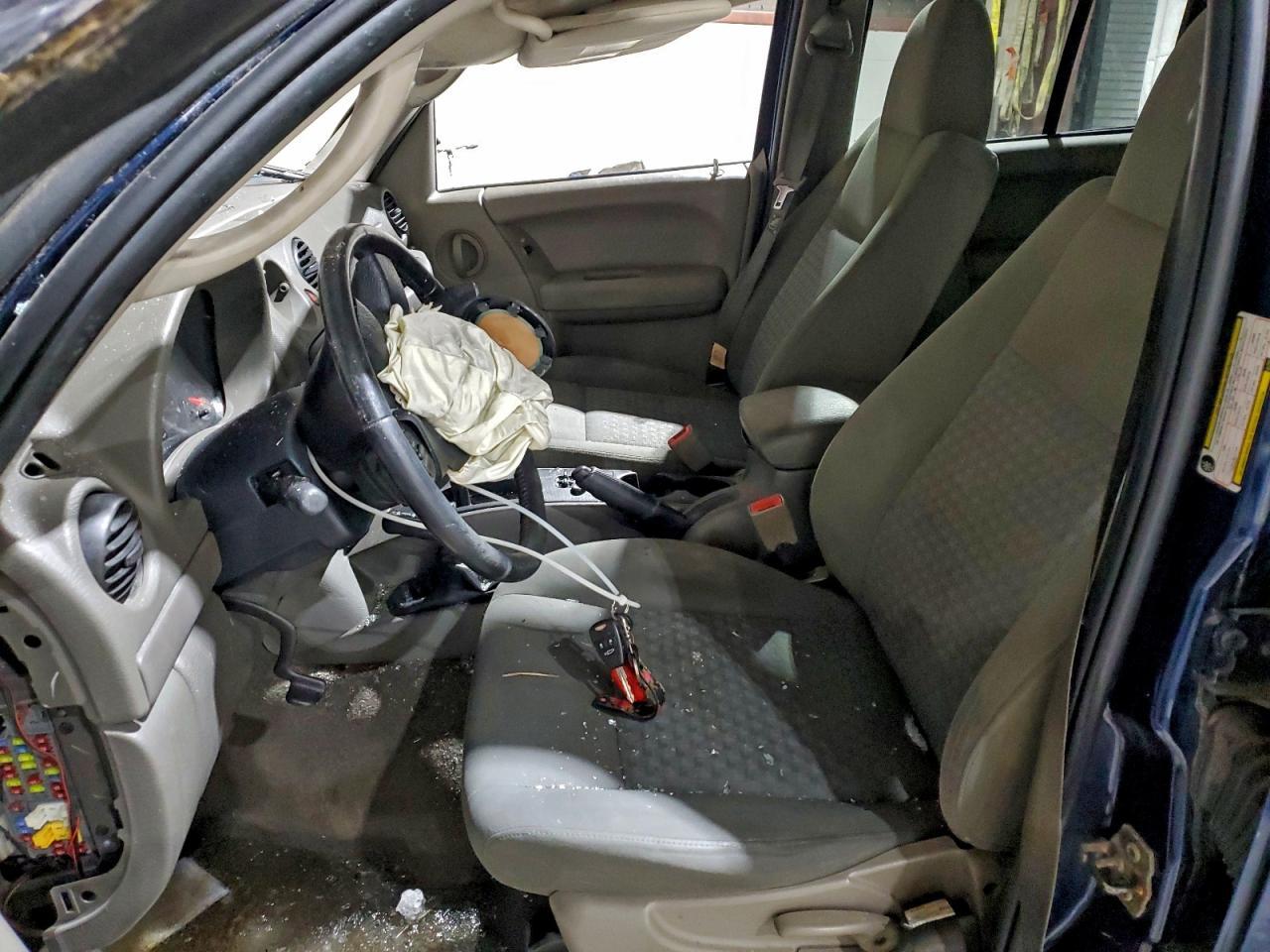 2005 Jeep Liberty Sport - Image 7