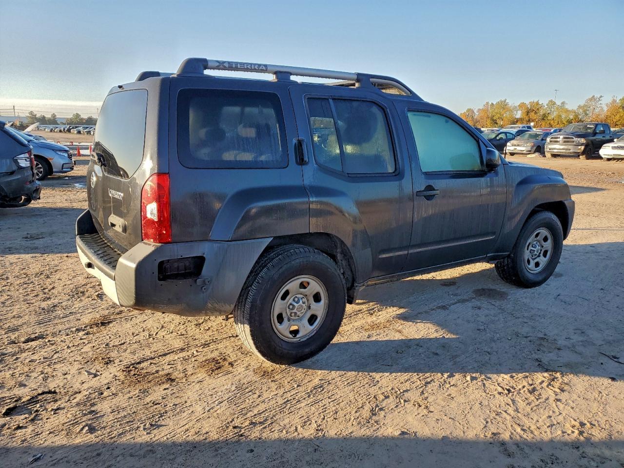 2011 Nissan Xterra Off Road - Фото 3