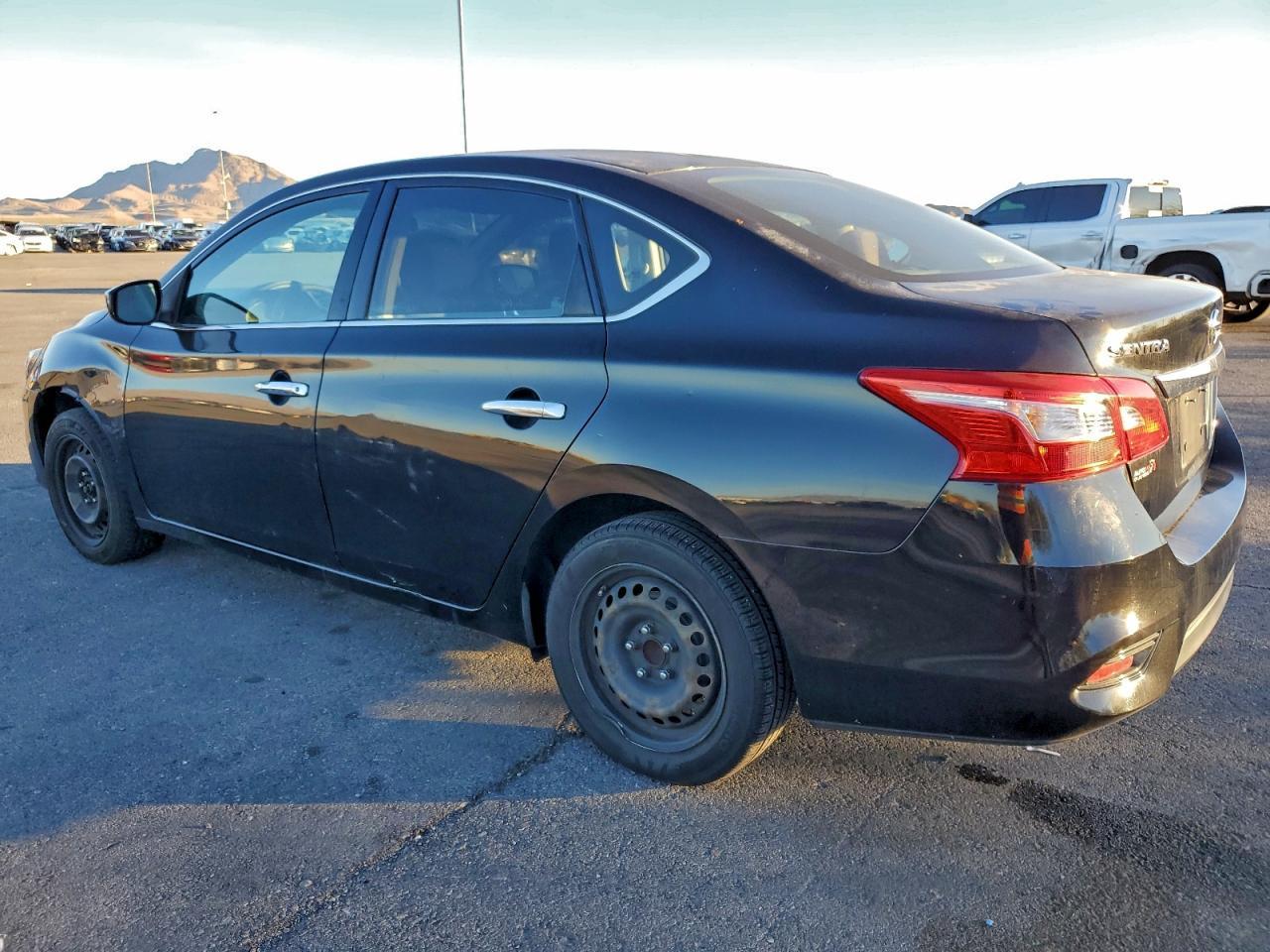 2016 Nissan Sentra S - Фото 2