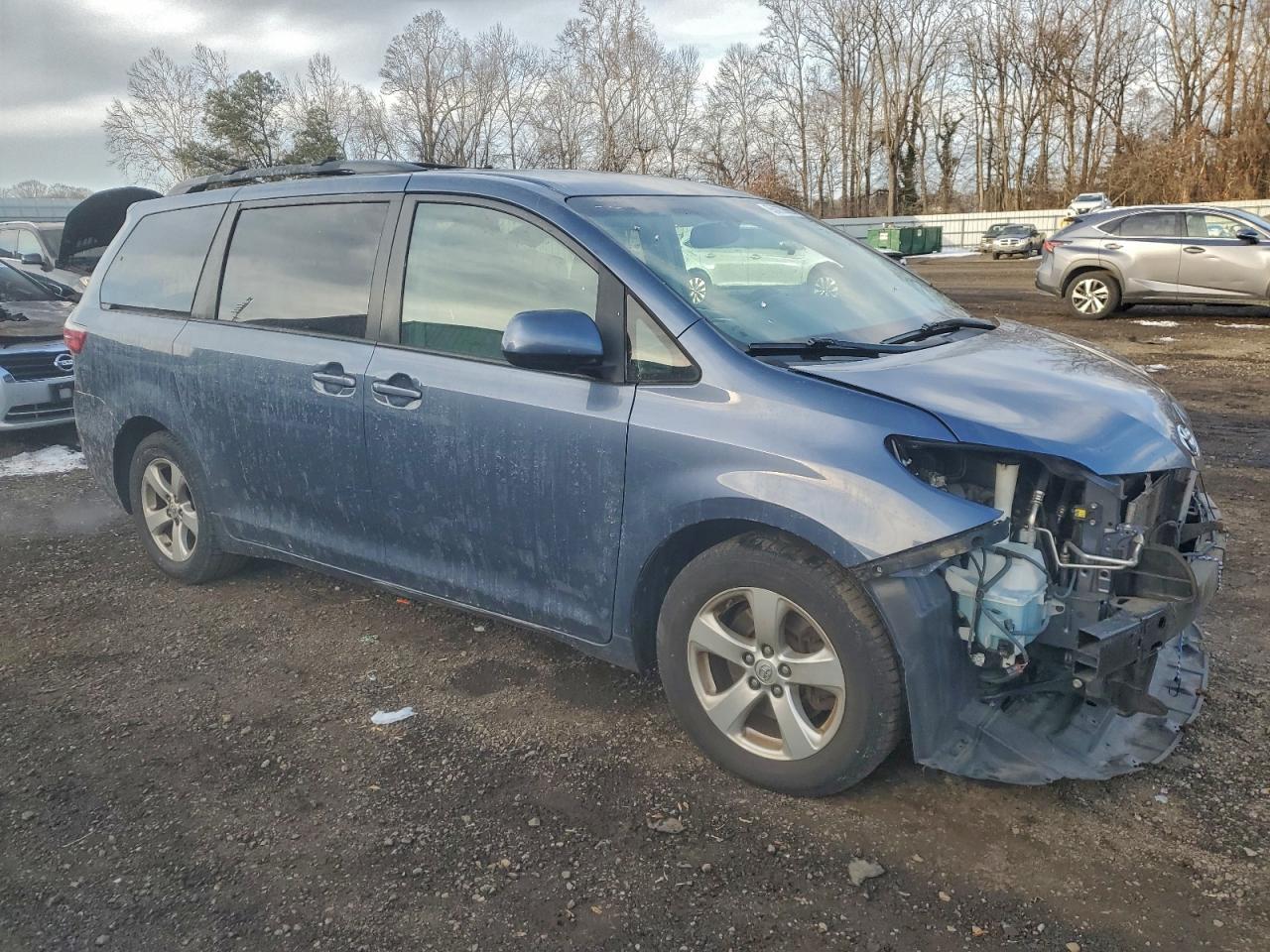 2017 Toyota Sienna Le - Фото 4
