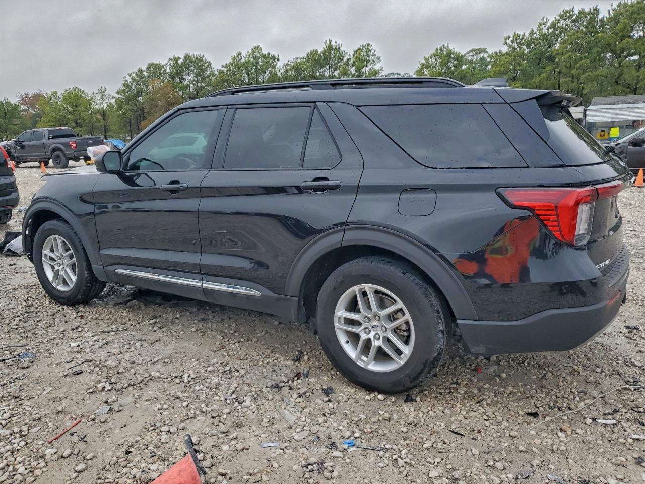 2025 Ford Explorer Active - Image 2