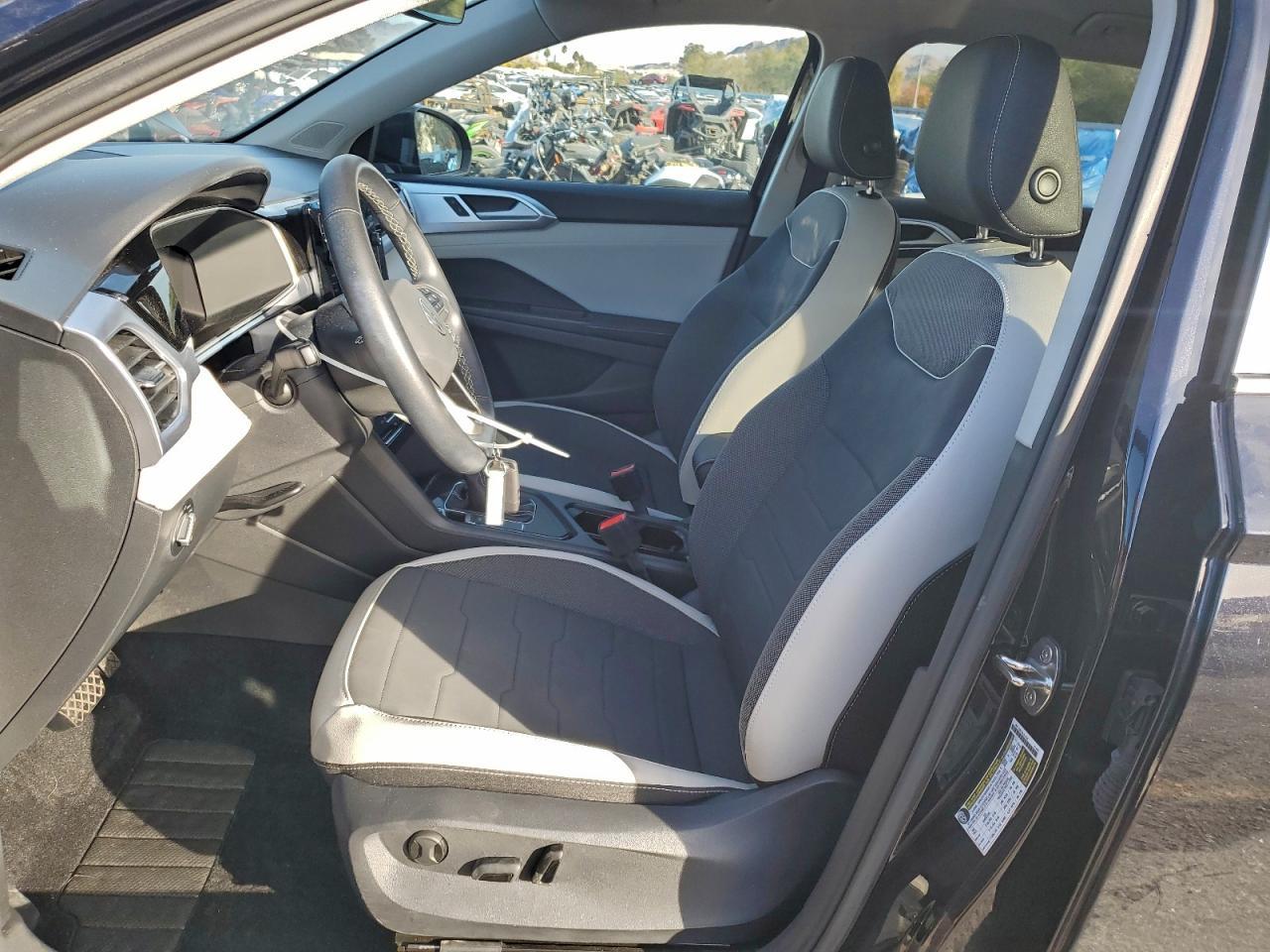 2025 Volkswagen Taos Se - Фото 7