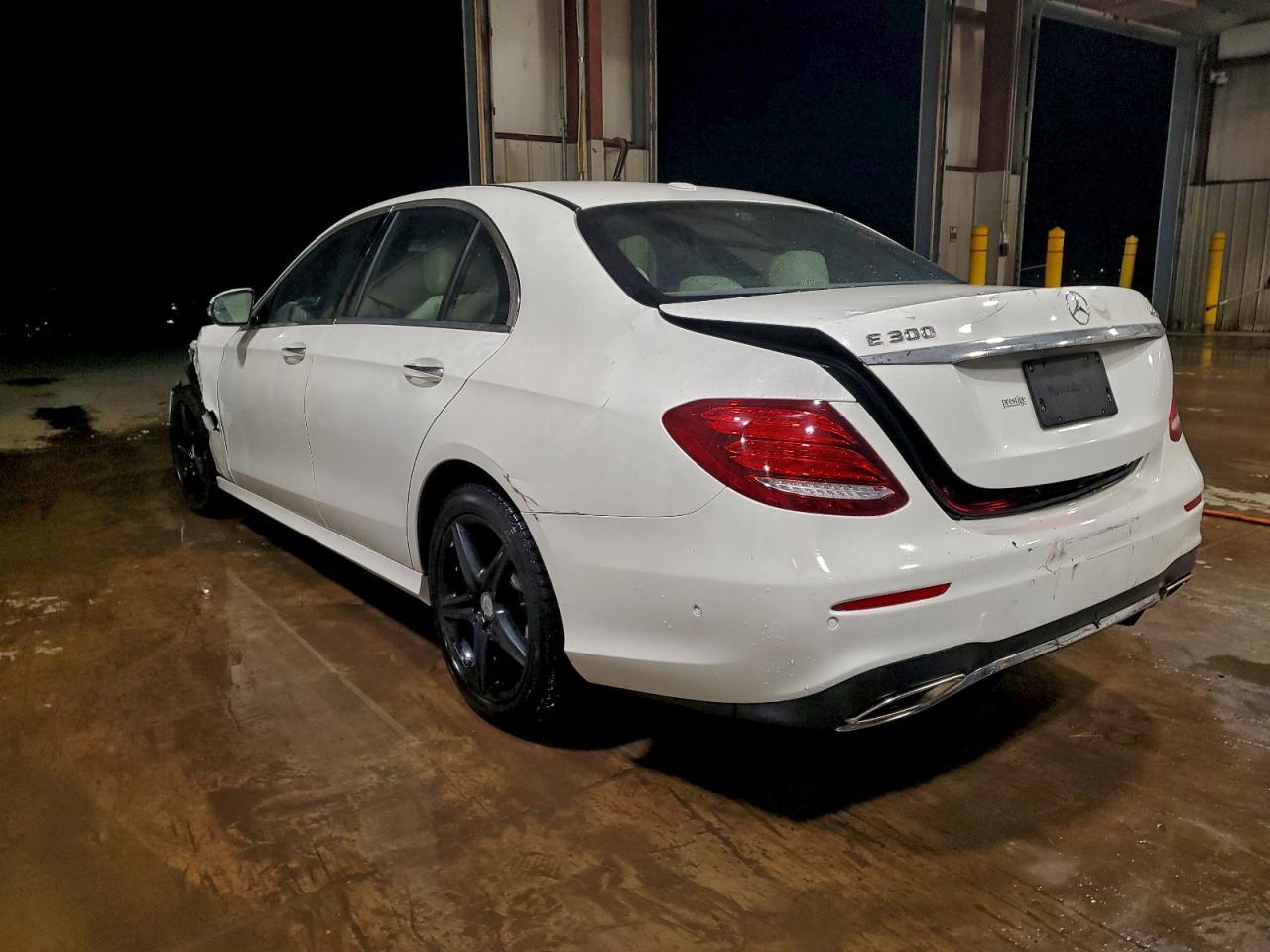 2017 Mercedes-Benz E 300 4Matic - Фото 2