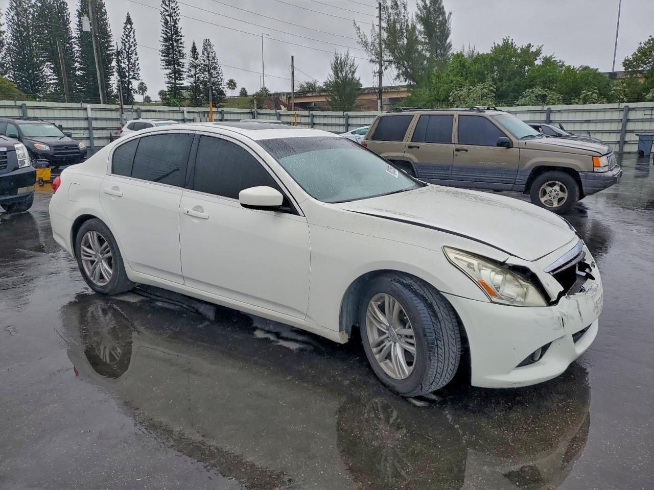 2013 Infiniti G37 Base - Image 4