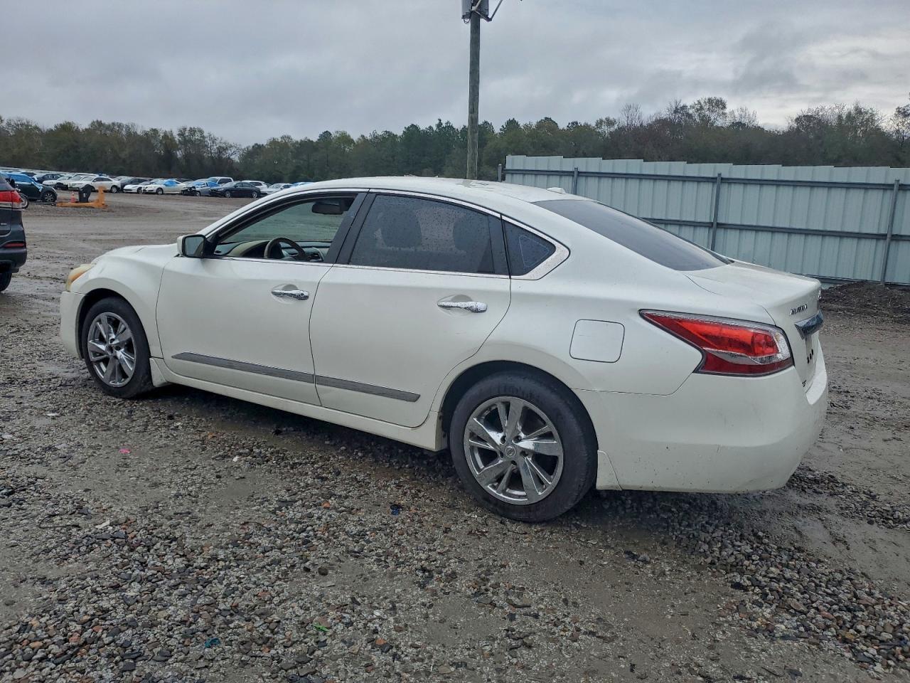 2015 Nissan Altima 2.5 - Фото 2