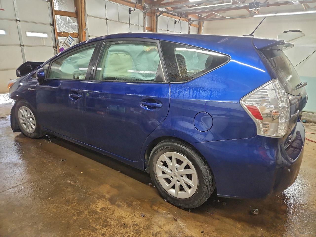2013 Toyota Prius V - Фото 2