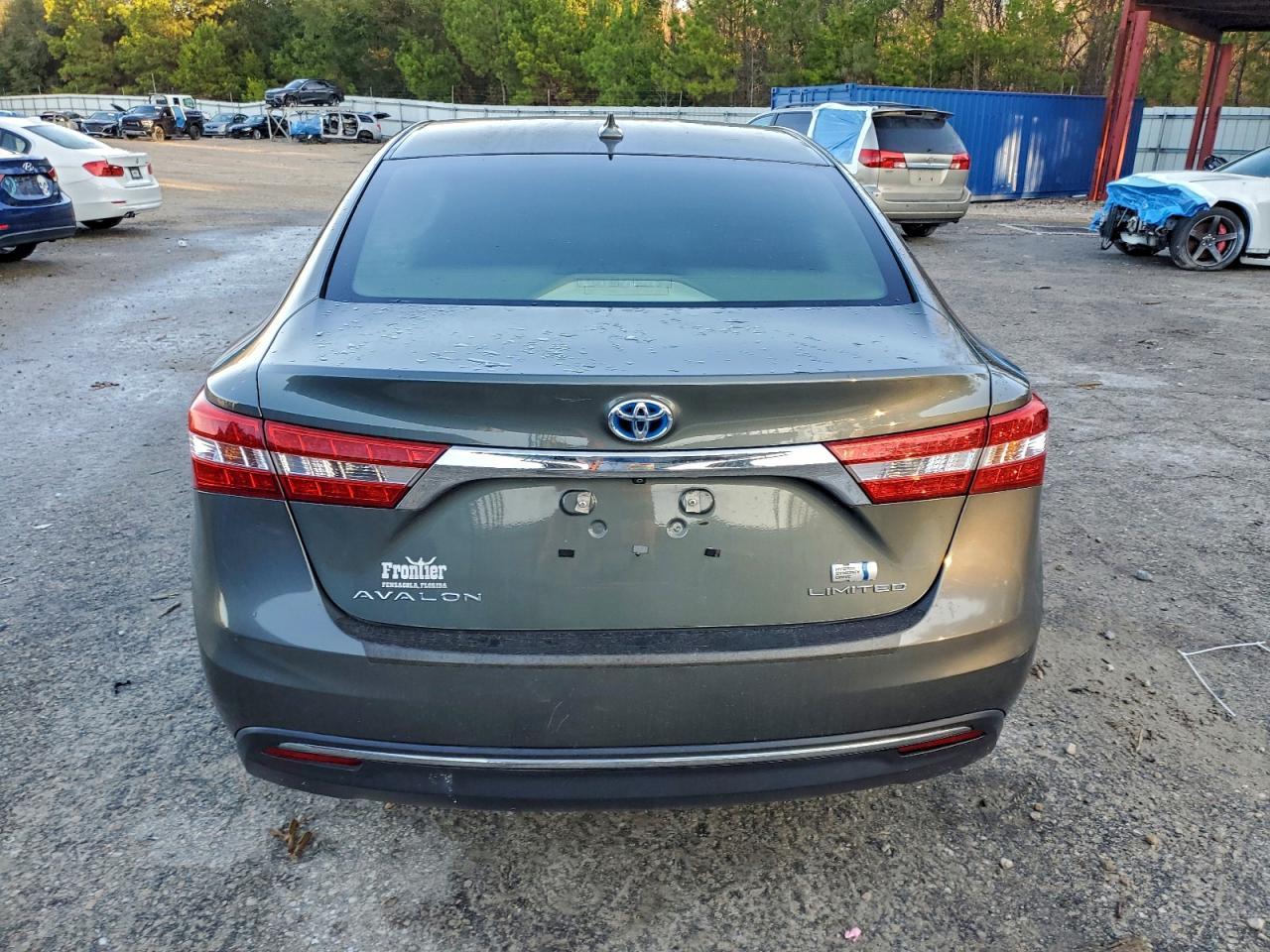 2013 Toyota Avalon Hybrid Limited - Image 6