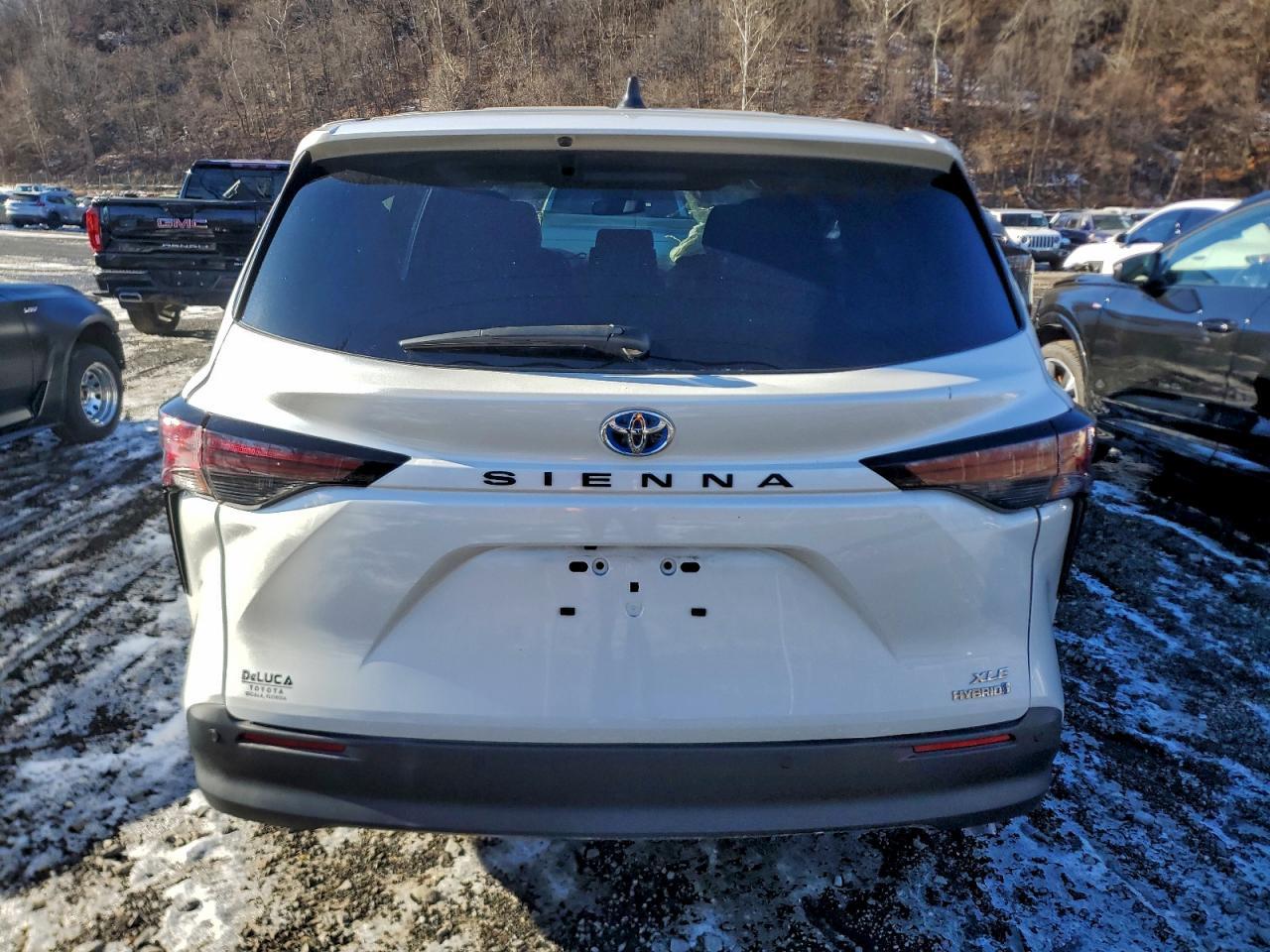 2024 Toyota Sienna Xle - Image 6