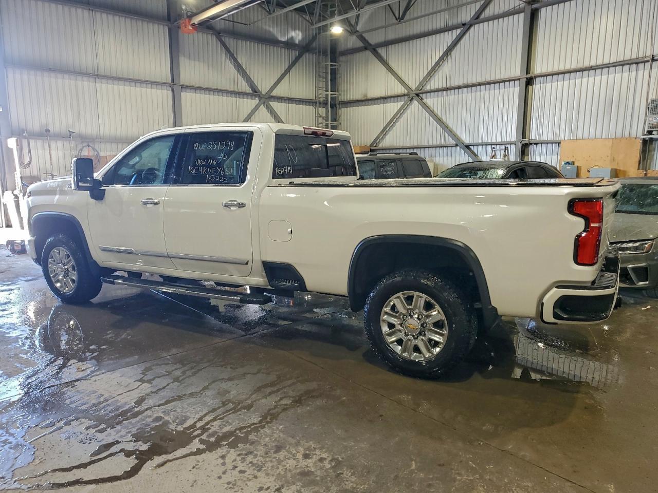 2025 Chevrolet Silverado K3500 High Country - Фото 2