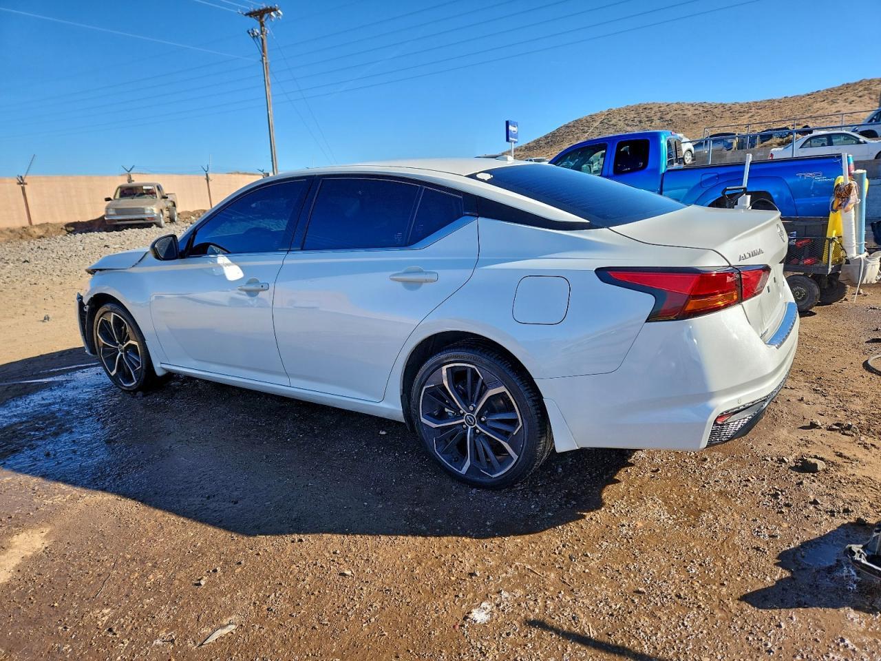 2023 Nissan Altima Sr - Image 2