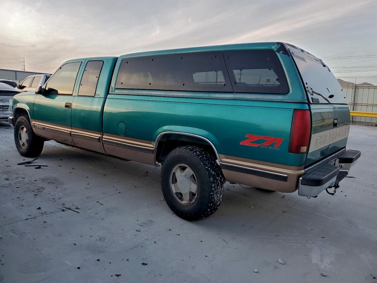 1996 Chevrolet Gmt-400 K1500 - Image 2