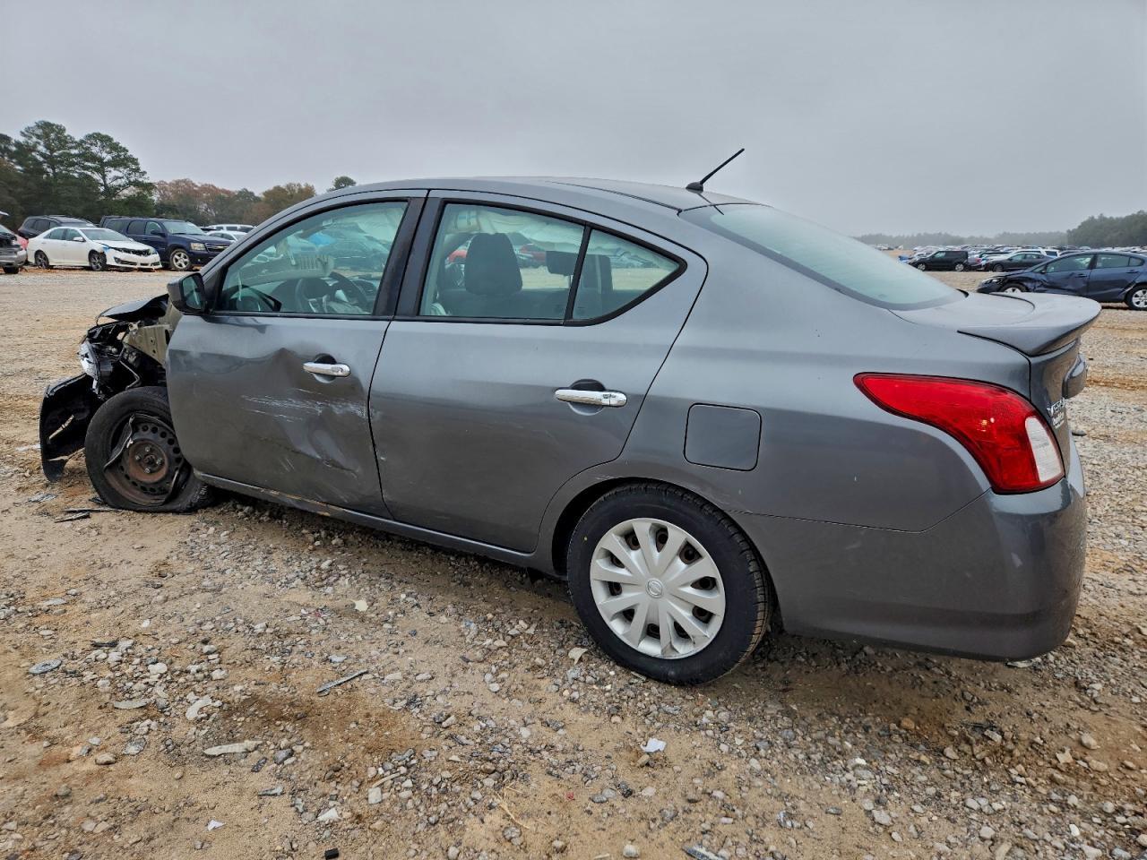 2017 Nissan Versa 1.6 Sv - Фото 2