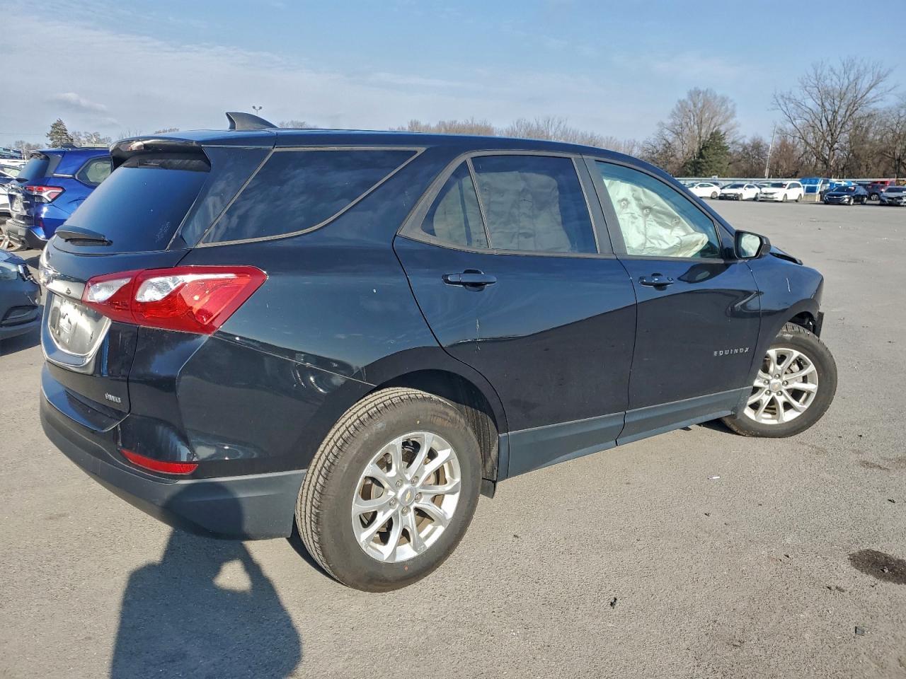 2020 Chevrolet Equinox Ls - Фото 3