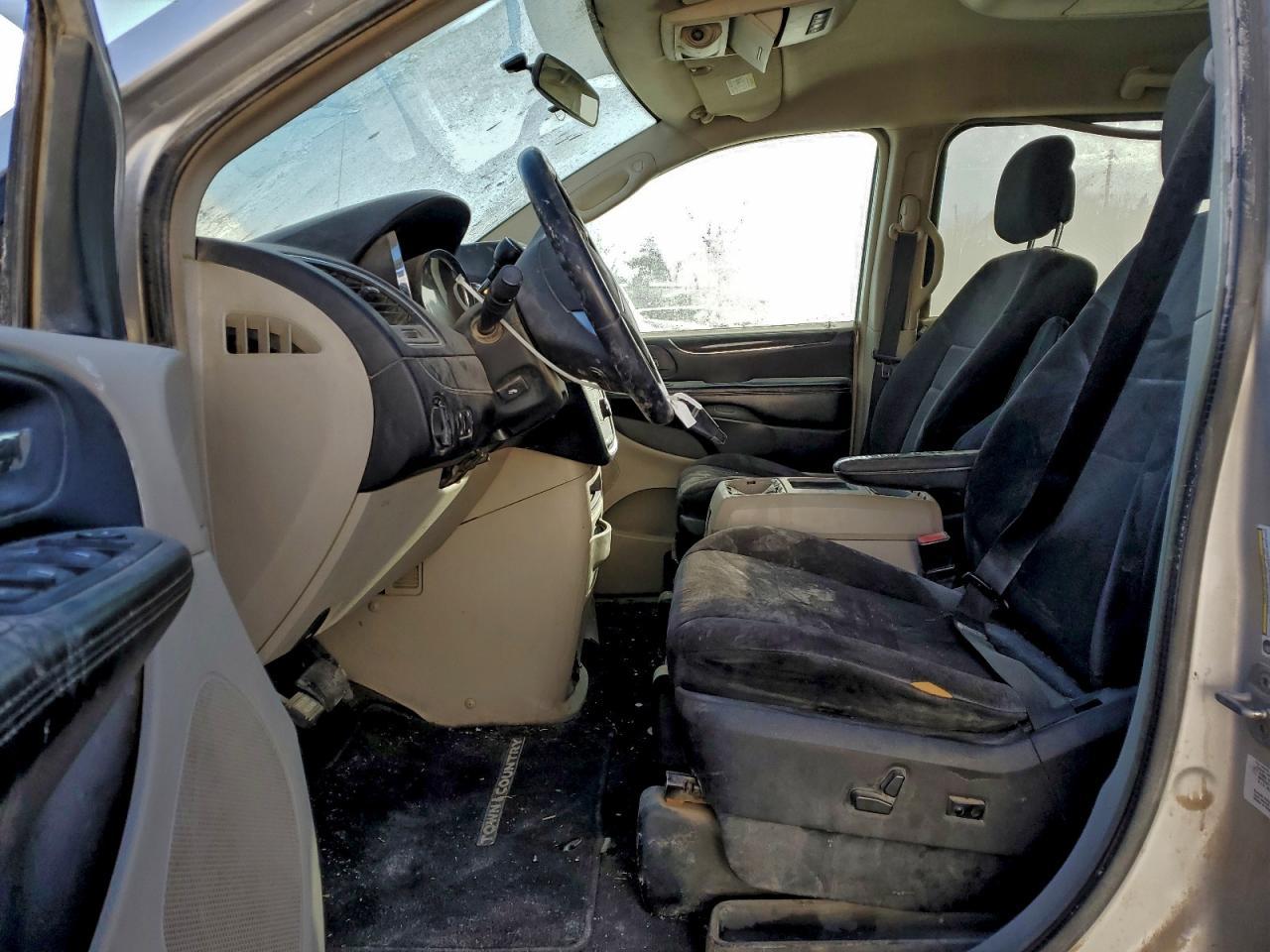 2011 Chrysler Town & Country Touring - Image 7