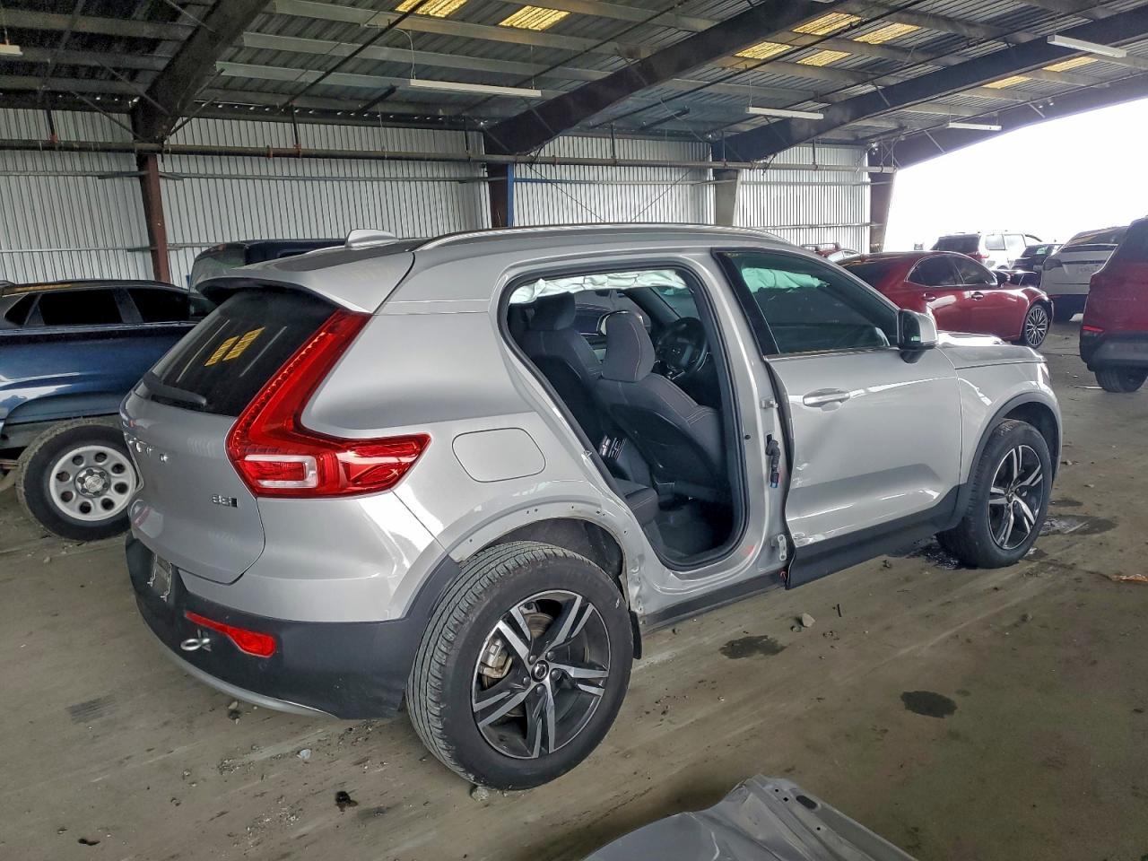 2024 Volvo Xc40 Core - Фото 3