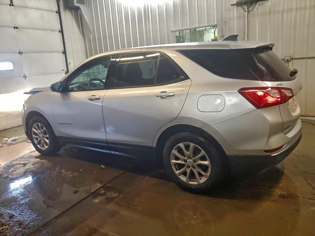 2018 Chevrolet Equinox Ls - Фото 2