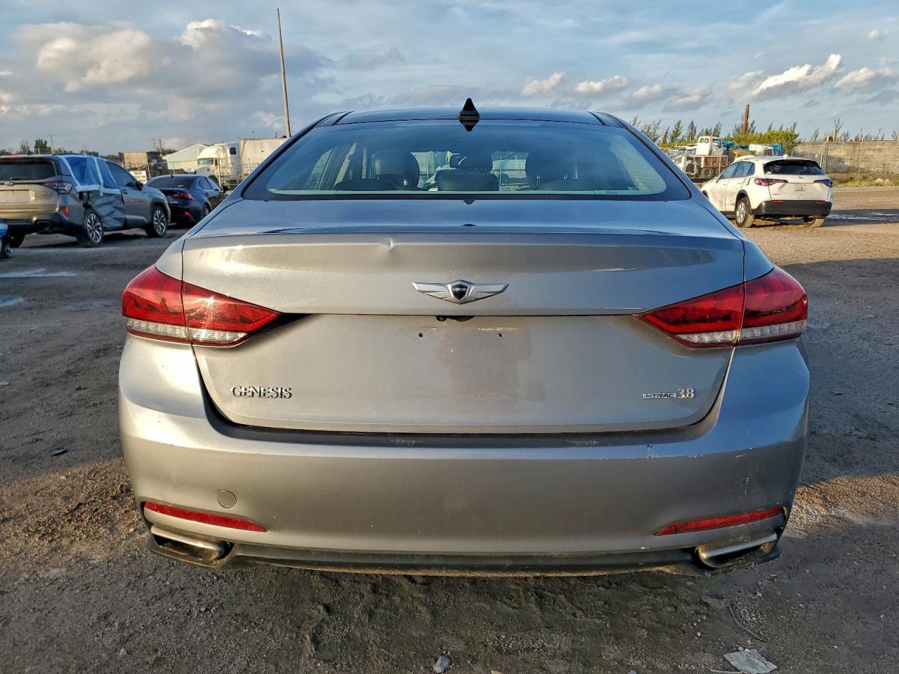 2016 Hyundai Genesis 3.8L - Фото 6