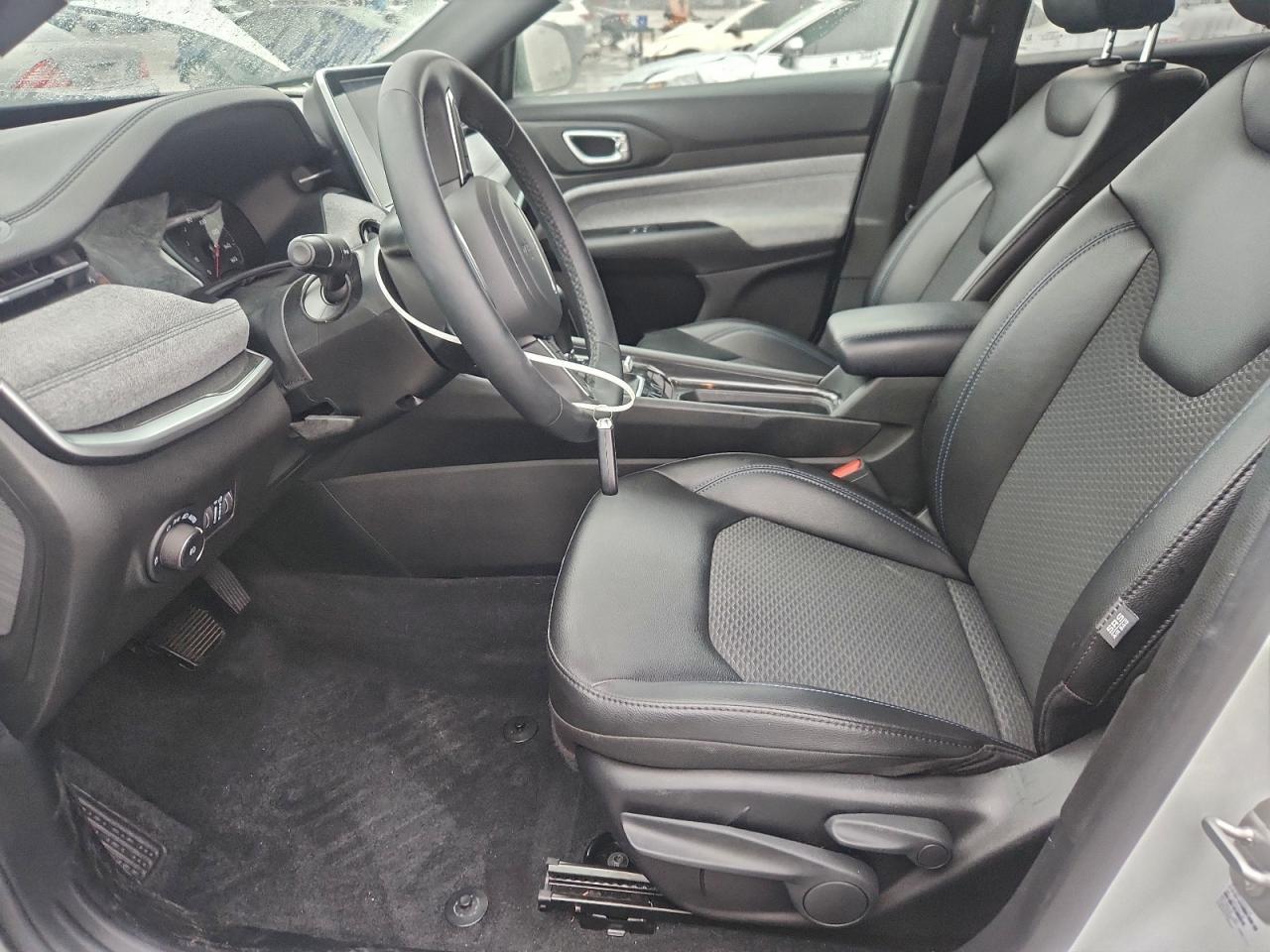 2025 Jeep Compass Latitude - Image 7