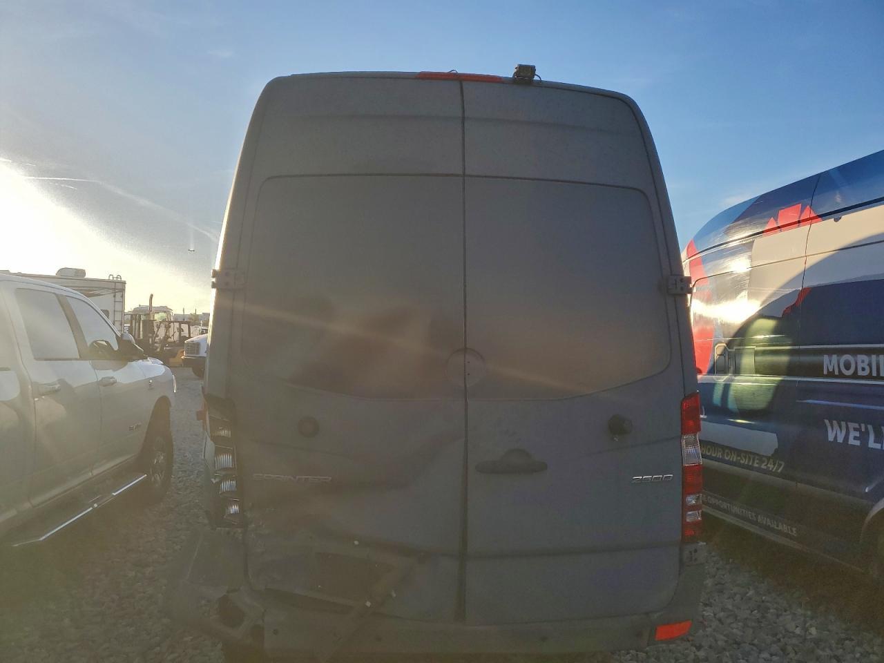 2018 Mercedes-Benz Sprinter 2500 - Фото 6