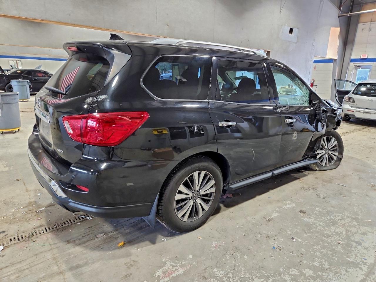 2019 Nissan Pathfinder S - Фото 3