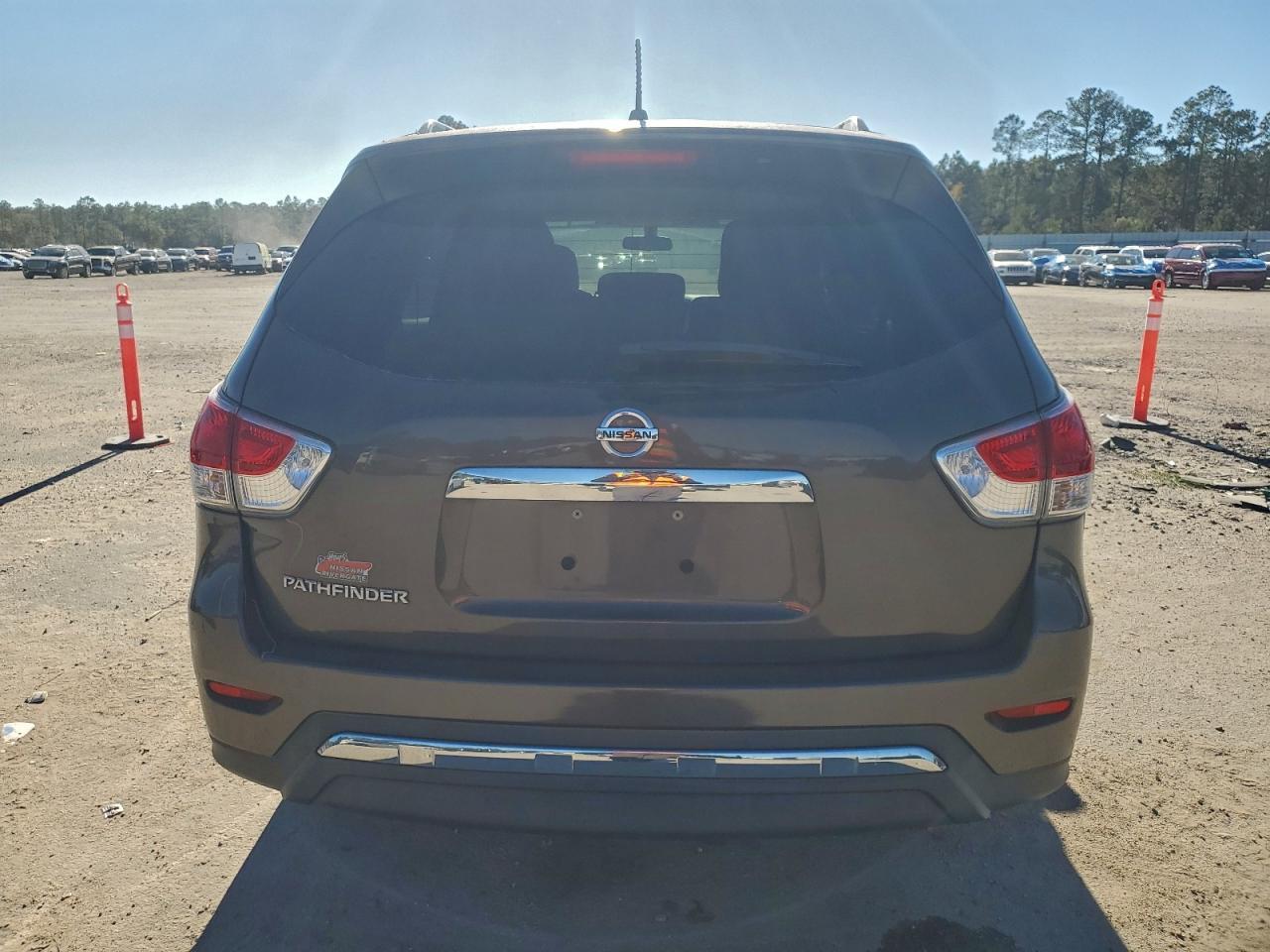 2016 Nissan Pathfinder S - Фото 6