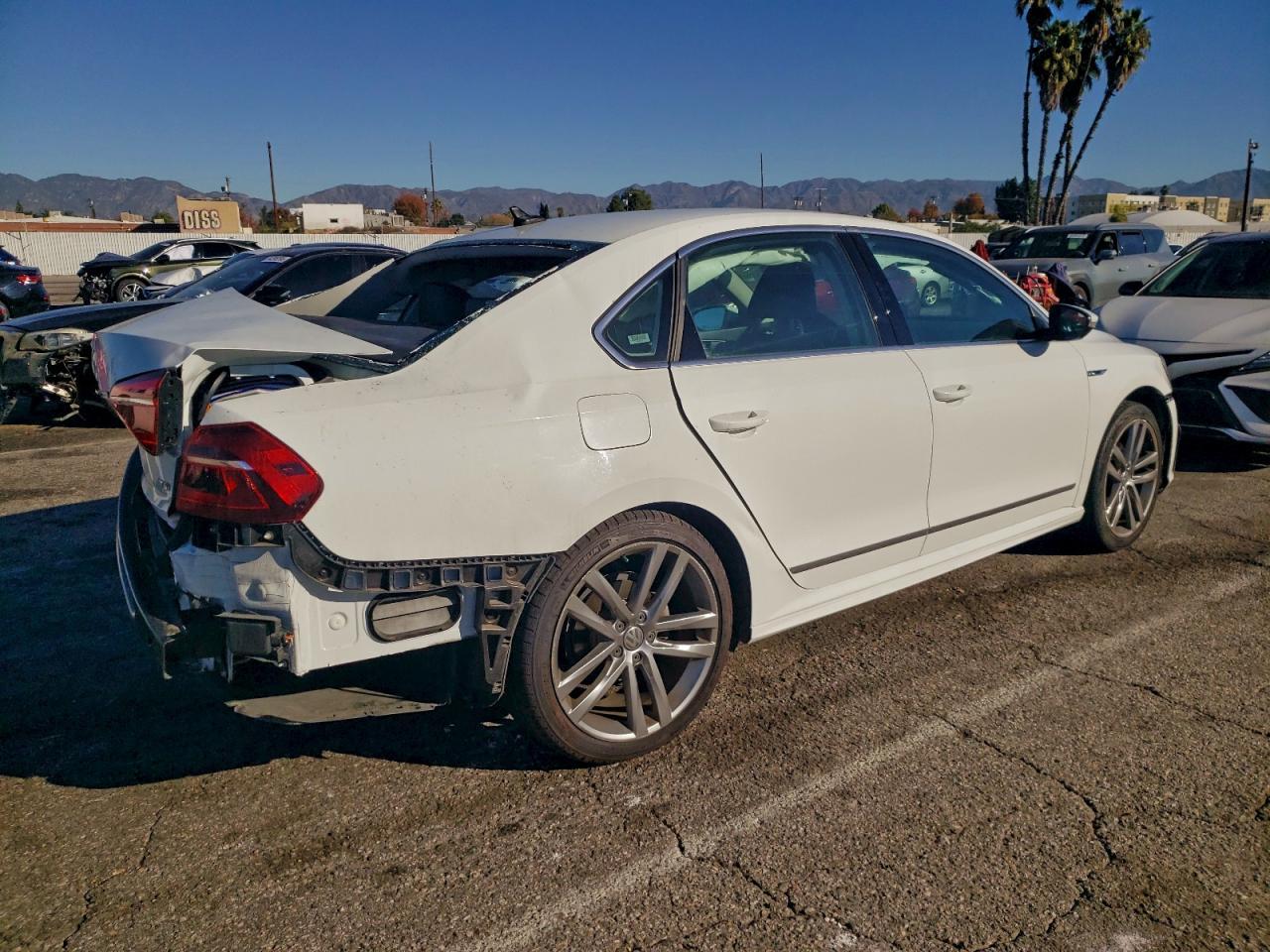 2017 Volkswagen Passat R-Line - Image 3