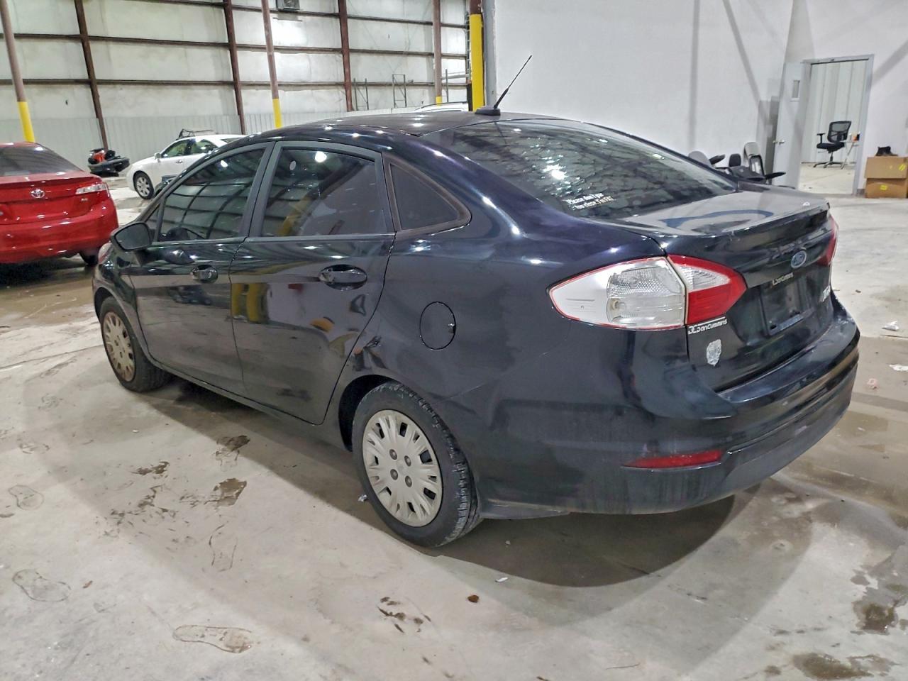 2015 Ford Fiesta S - Фото 2