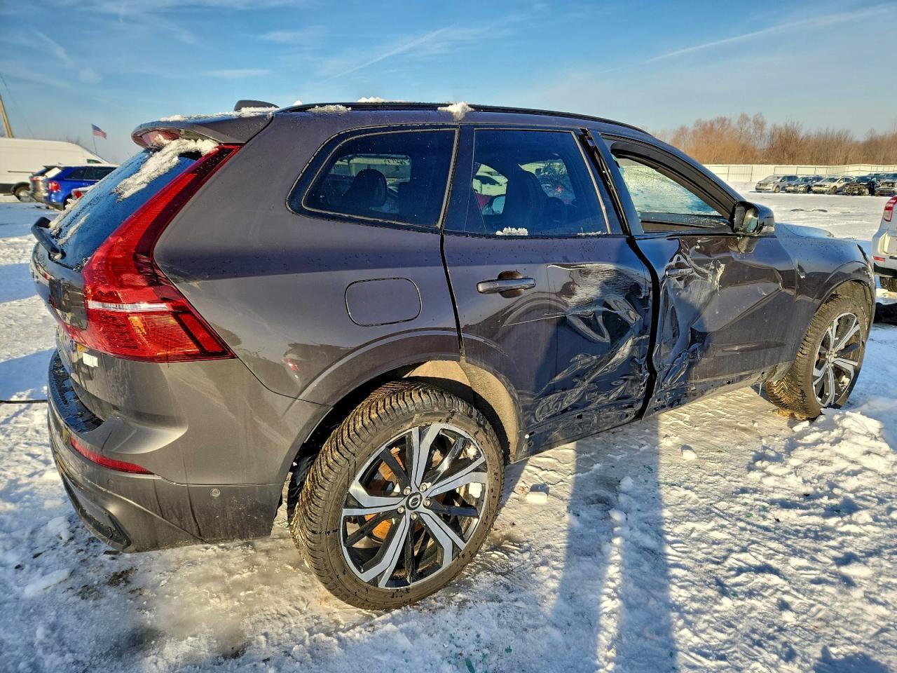2022 Volvo Xc60 T8 Recharge R-Design - Фото 3