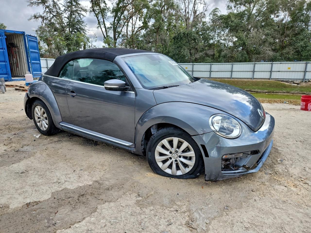 2019 Volkswagen Beetle S - Image 4