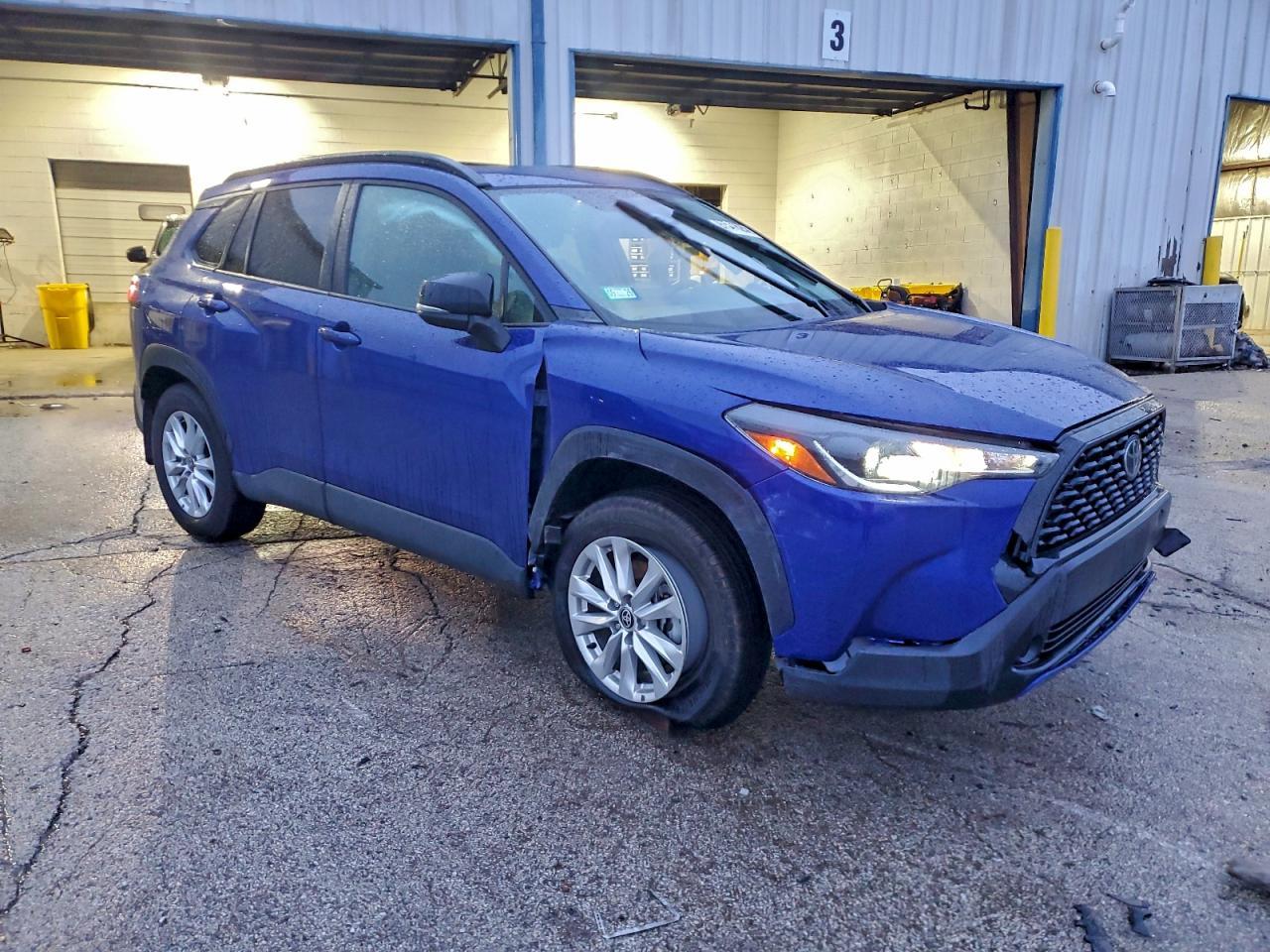 2025 Toyota Corolla Cross Le - Image 4